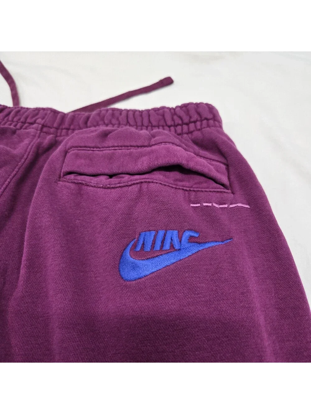 EUC Men's MEDIUM Nike Sportswear Fleece Jogger Pants Sangria Purple DM6871-610